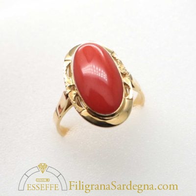 Anello a cabochon ovale lungo di corallo rosso