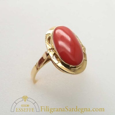 Anello a cabochon ovale lungo di corallo rosso