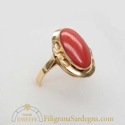 Anello a cabochon ovale lungo di corallo rosso