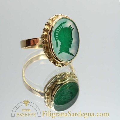 Anello con agata verde e torchon d'oro