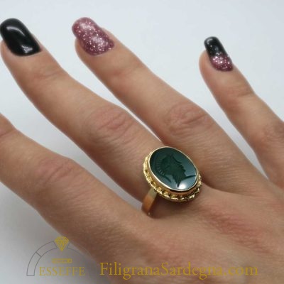 Anello con agata verde e torchon d’oro