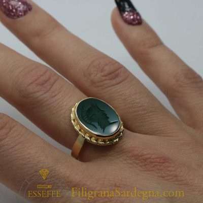 Anello con agata verde e torchon d’oro