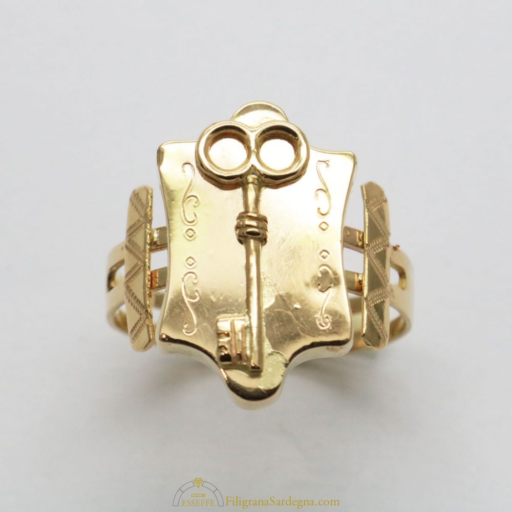 Anello in oro con chiave Gioielli Sardi Filigrana Sardegna Esseffe  Dorgali Laboratorio Orafo Francesco Serra