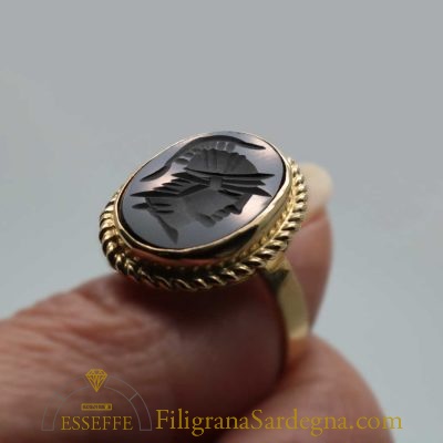 Anello con corniola nera