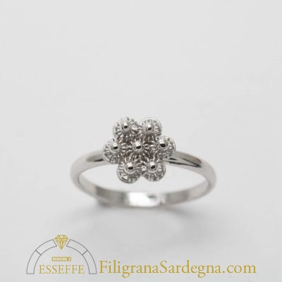 Anello con fiore a nido d’ape
