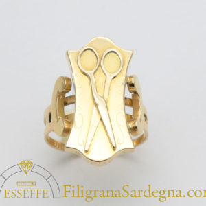 Anello d’oro con forbici