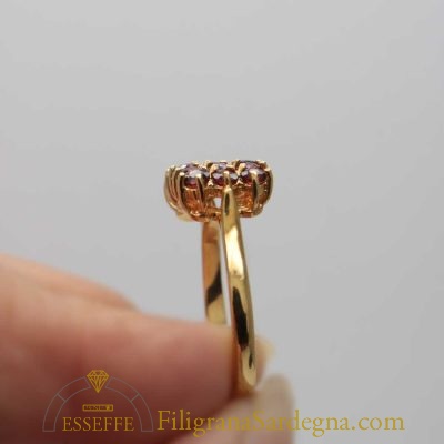 Anello con granati in oro giallo