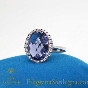 Anello con sintesi di tanzanite in oro bianco