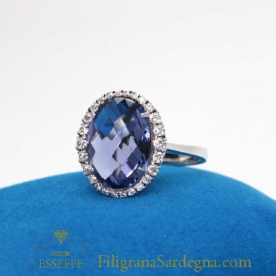 Anello con sintesi di tanzanite in oro bianco