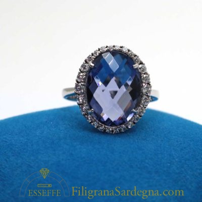 Anello con sintesi di tanzanite in oro bianco