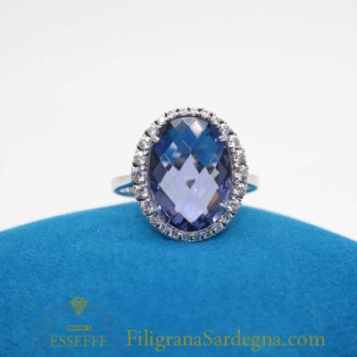 Anello con sintesi di tanzanite in oro bianco