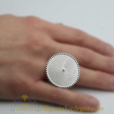 Anello corbula con grani in argento bianco