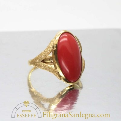 Anello fantasia con corallo