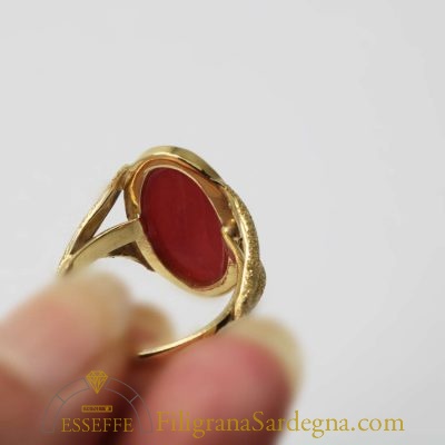 Anello fantasia con corallo