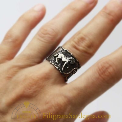Anello in argento con cavallo