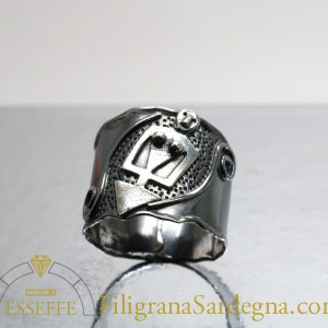 Anello in argento con dea madre