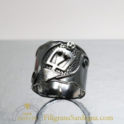 Anello in argento con dea madre