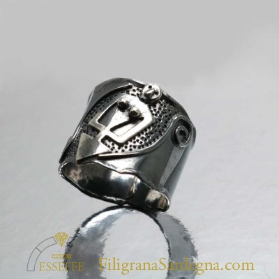 Anello in argento con dea madre