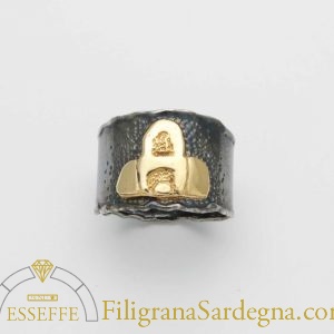 Anello in argento con tomba dei giganti in oro