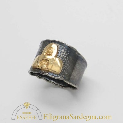 Anello in argento con tomba dei giganti in oro