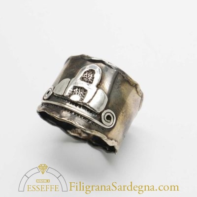 Anello in argento con tomba dei giganti in oro