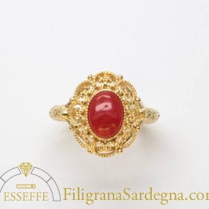 Anello in argento dorato con corallo