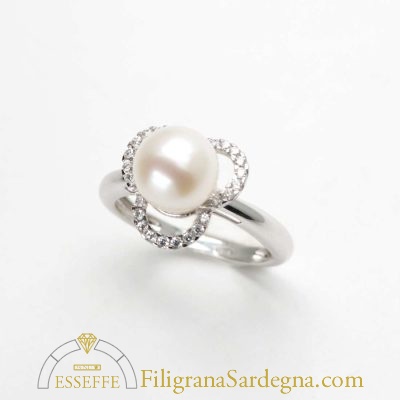 Anello in oro bianco con perla