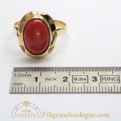 Anello in oro con corallo rosso chiaro