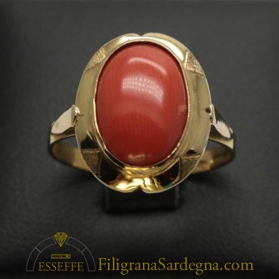 Anello in oro con corallo rosso chiaro