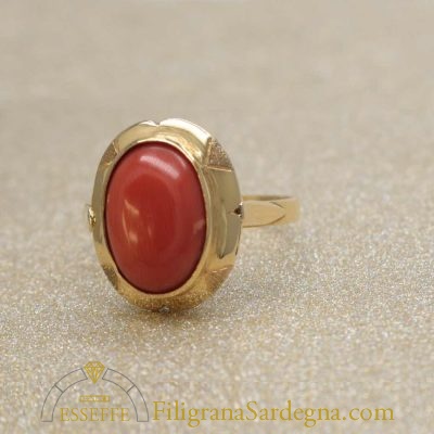 Anello in oro con corallo rosso chiaro