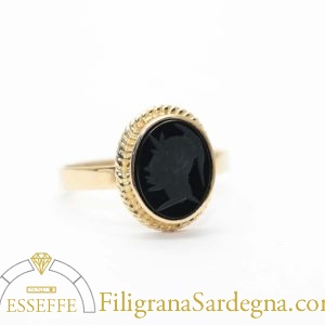 Anello in oro con corniola nera piccola