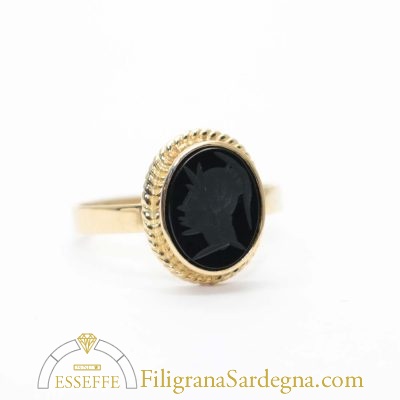 Anello in oro con corniola nera piccola