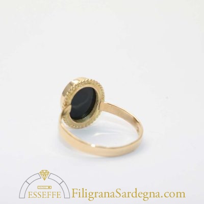 Anello in oro con corniola nera piccola