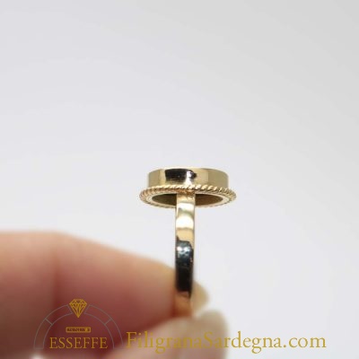 Anello in oro con corniola nera piccola