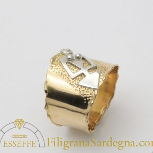 Anello in oro con dea madre