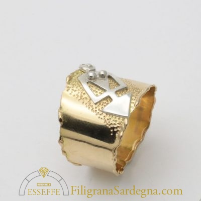 Anello in oro con dea madre