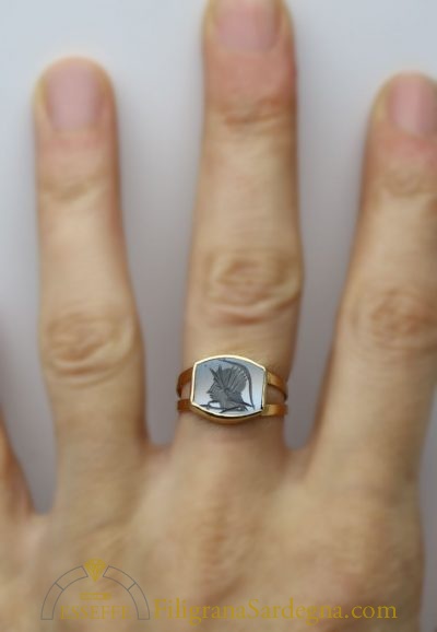 Anello in oro con ematite