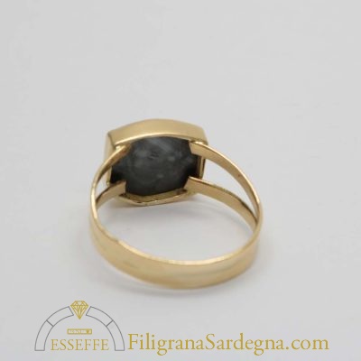 Anello in oro con ematite