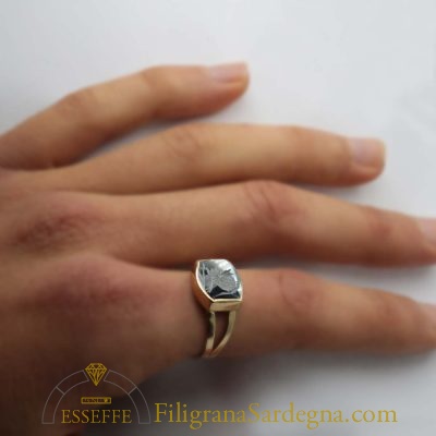 Anello in oro con ematite