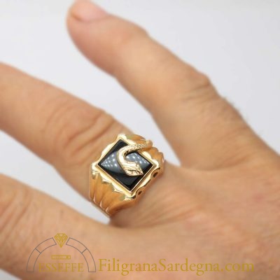 Anello in oro con onice e serpente