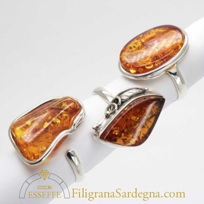 Anello regolabile in argento con ambra