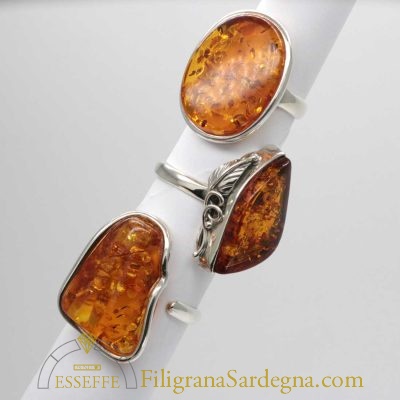 Anello regolabile in argento con ambra