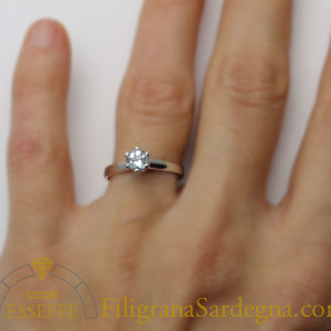 anello oro bianco con brillantini