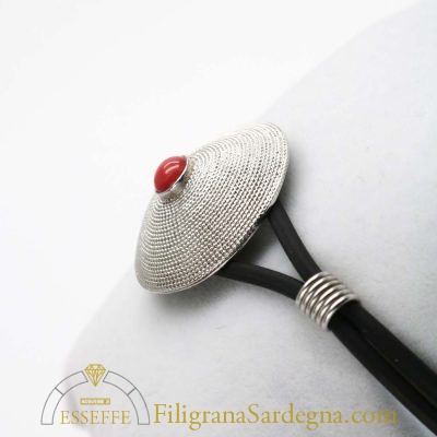 Bracciale caucciù con corbula e corallino