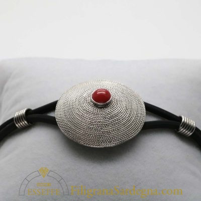 Bracciale caucciù con corbula e corallino