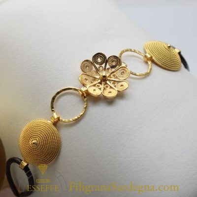 Bracciale con corbule e fiore in filigrana d'oro