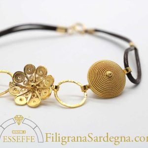 Bracciale con corbule e fiore in filigrana d'oro