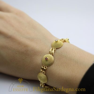 Bracciale con corbule e pietre preziose