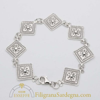 Bracciale con elementi in filigrana d’argento a rombo