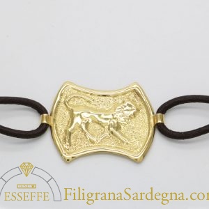 Bracciale con leone sbalzato